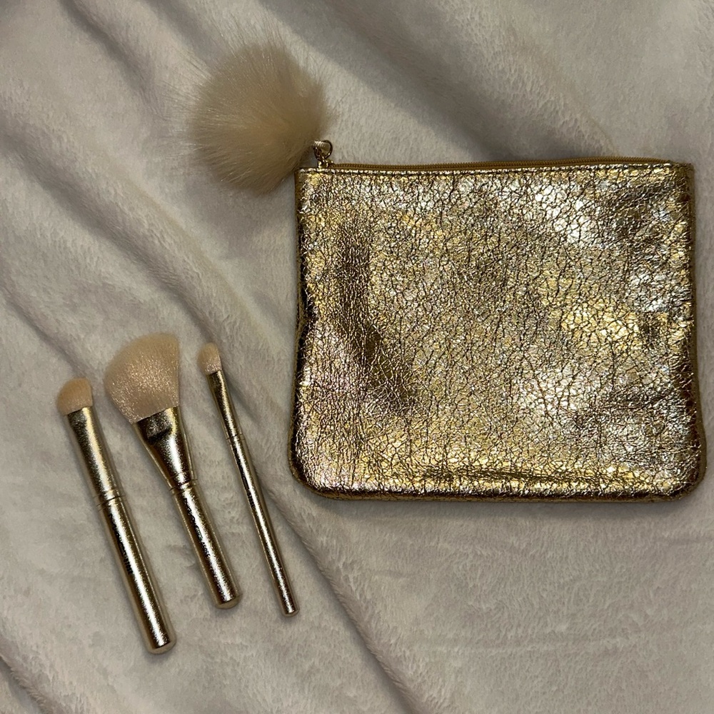 GOLD MAC MAKEUP BAG WITH TRAVEL BRUSHES